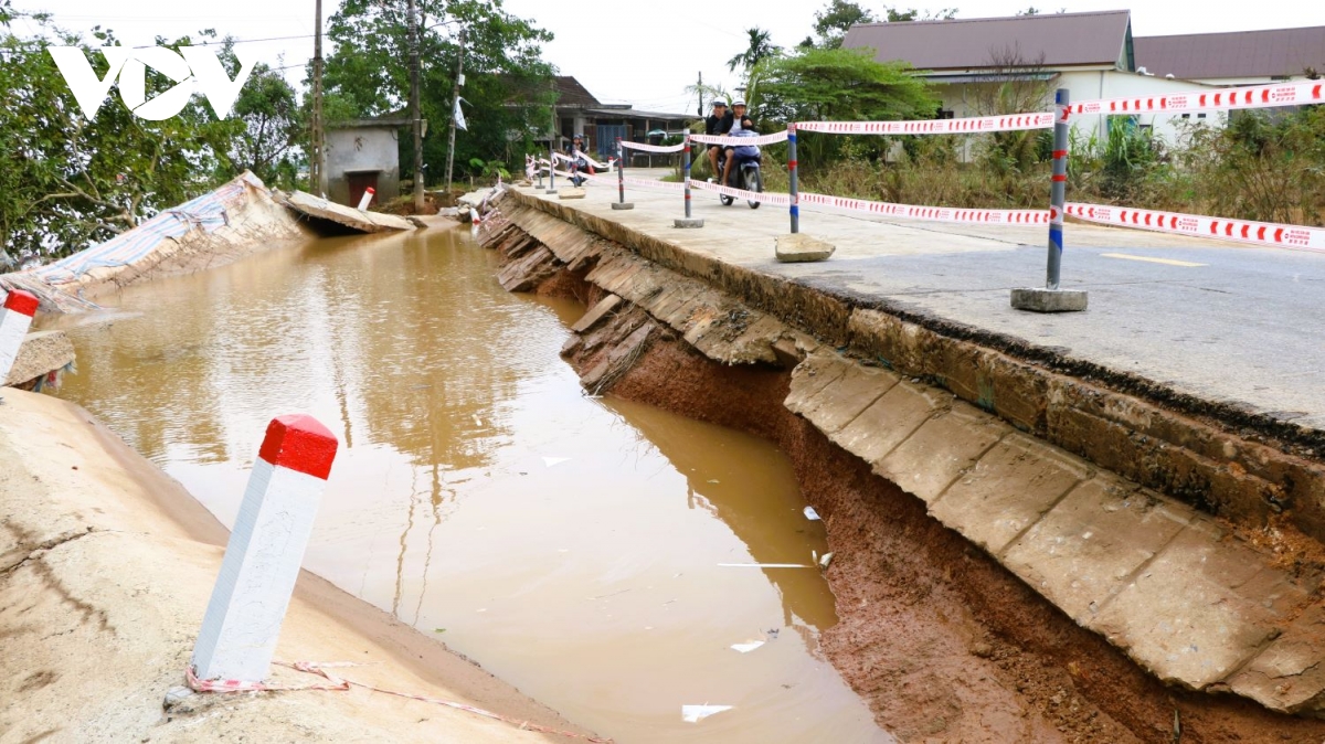 Quảng Trị: Mưa lớn, ngập lụt, sạt lở khắp nơi